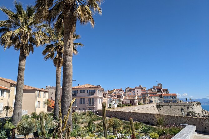 2 Hour Walking Tour in the Old Town of Antibes - Key points at a glance