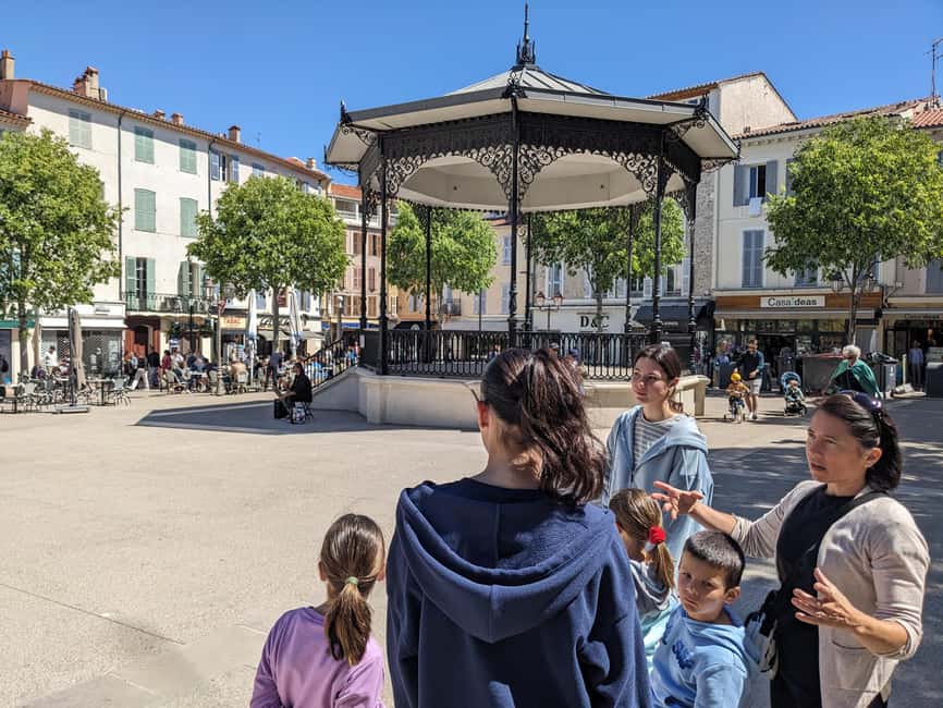 Antibes: 2 hour walking tour in the old town - Safranier and Place Nationale