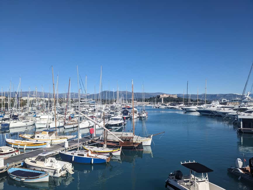 Antibes: 2 hour walking tour in the old town - Urban art and working craftsmen