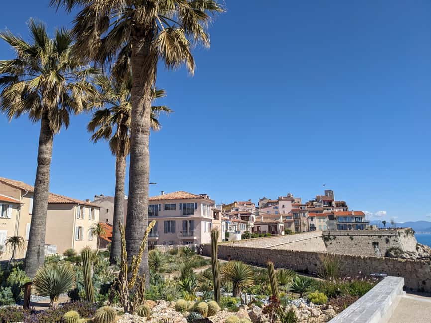 Antibes: 2 hour walking tour in the old town - Starting beside Port Vauban