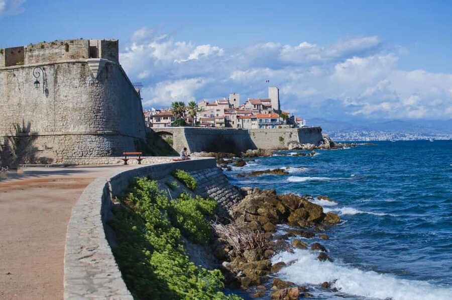 Antibes: Express Walk with a Local in 60 minutes - Port Vauban as the walk’s natural finish