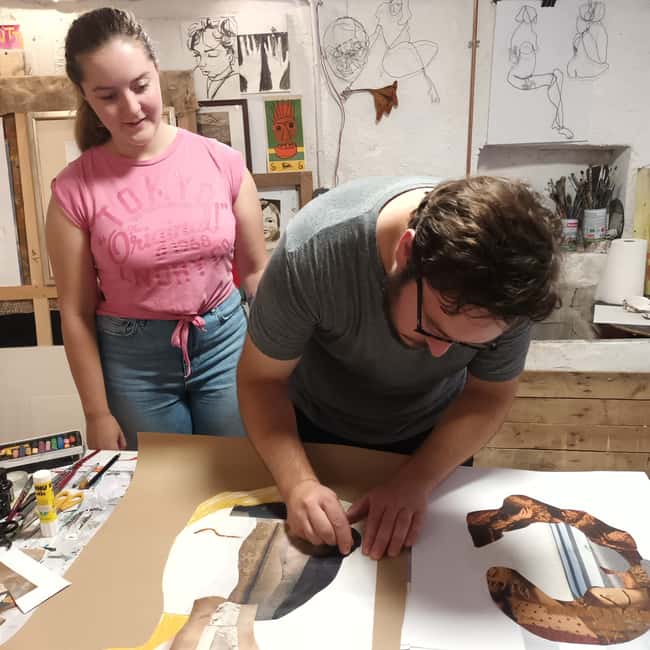 Antibes: make your art souvenir with a Local Artist - The location makes the timing work