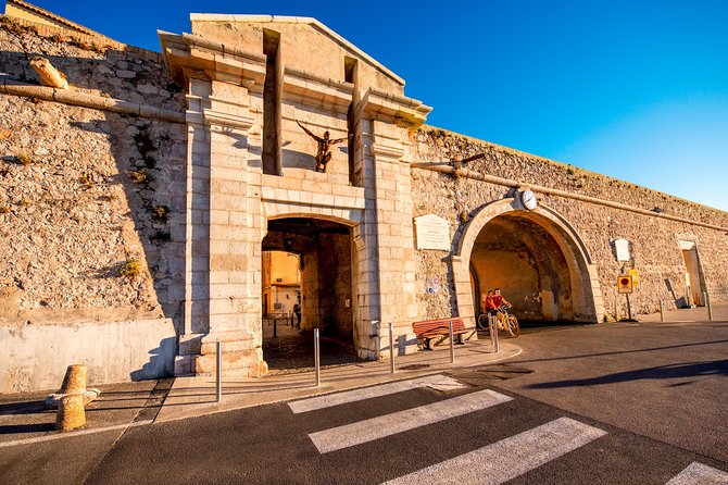 Antibes Private Walking Tour - Guide style and the value of a private group