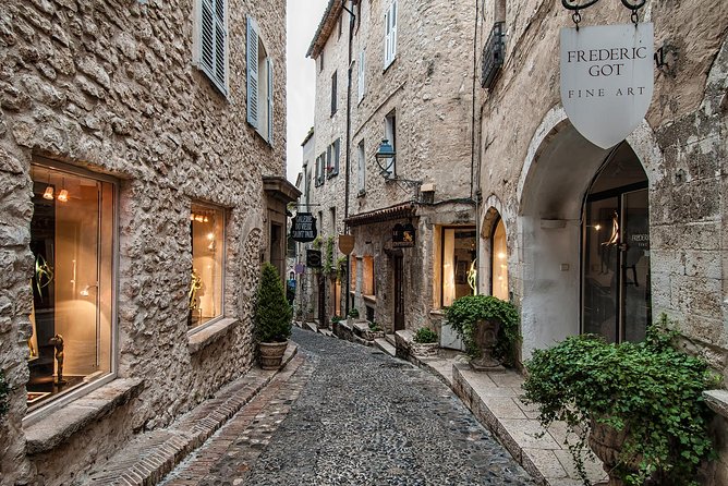 Cannes, Antibes & St Paul de Vence Half Day Shared Tour from Nice - How much guiding should you expect?