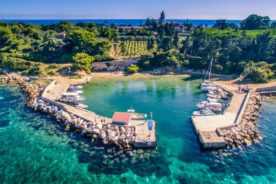Cannes: Boat trip without a license to the Lerins Islands - Why this Cannes boat day feels different