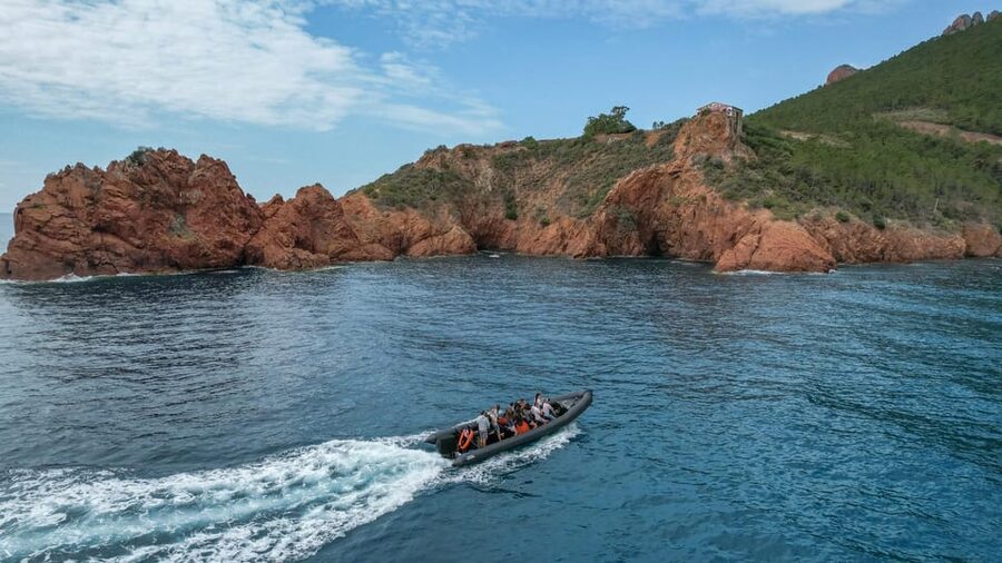 Cannes: coastline boat excursion to St Tropez via Esterel - Red rocks and coves in the Estérel