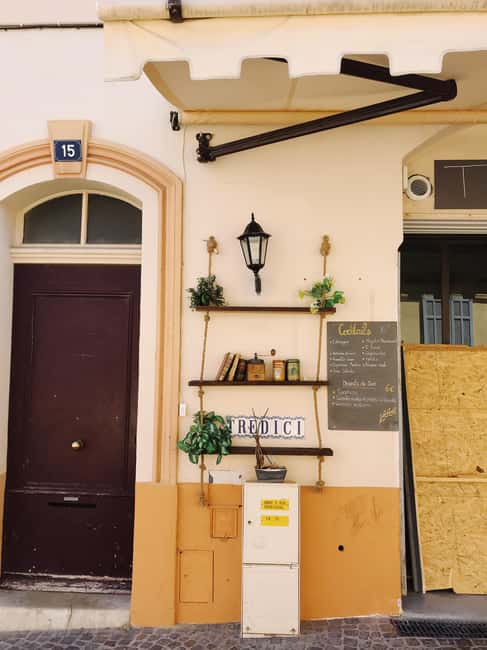 Cannes: Express Walk with a Local in 60 minutes - Key points at a glance