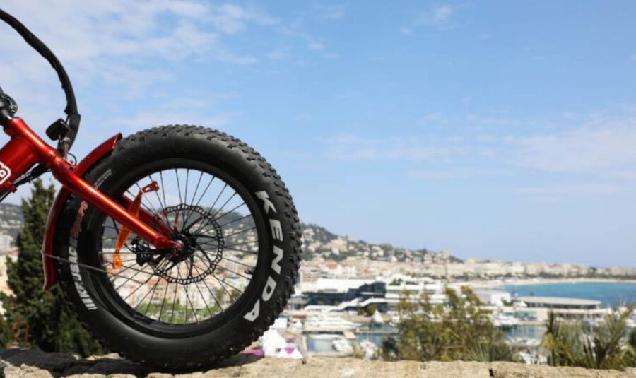 Cannes: rent an E-bike to visit the city - Why an e-bike fits Cannes so well