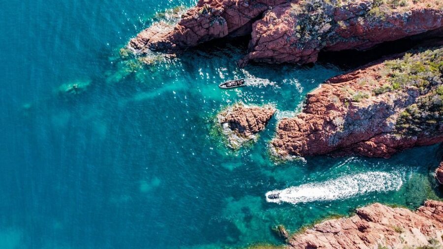 Cannes: Scenic Coves RIB Boat Tour - Maison Lacoste and the bubble-shaped villa