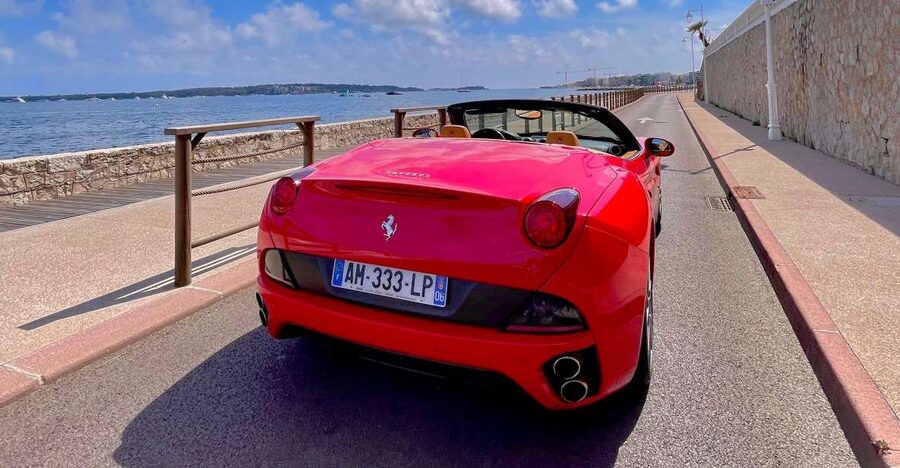 Cannes : Visite guidée en Ferrari sur les routes de Cannes - Who will enjoy this short Cannes ride?