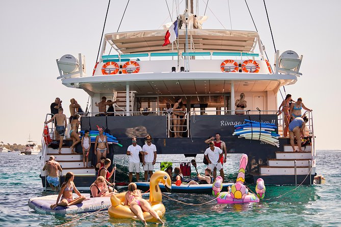 Catamaran from Cannes - How the cruise handles comfort and crowding