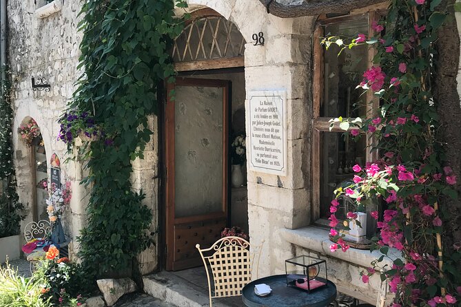 Certified tour guide-Most Exhaustive French Riviera private tour - Antibes: market life and sea views