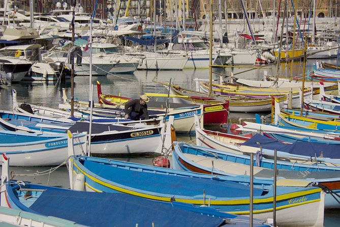 Discovery of the city of Nice by electric Méhari - The older square and the port district