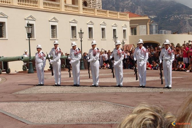 Excursion partagée Eze, Monaco & Monte Carlo from Nice - Èze: beautiful stone lanes, steep walking, and limited time