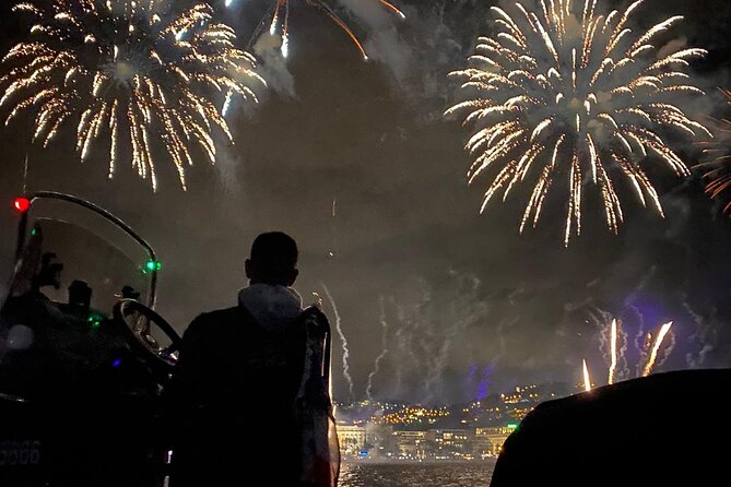 Fireworks at Sea - Cannes - A Cannes fireworks night with two separate highlights