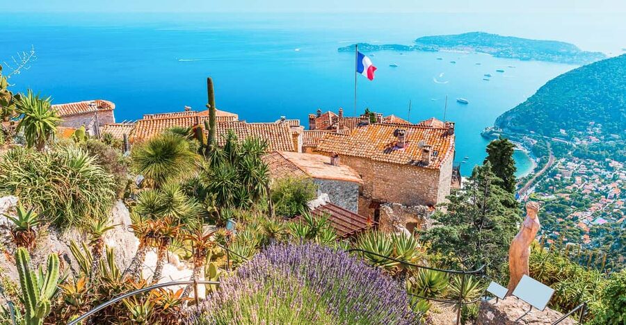 From Nice: Eze, Monaco, and Monte Carlo Half-Day Trip - Guides, languages, and the value of live commentary