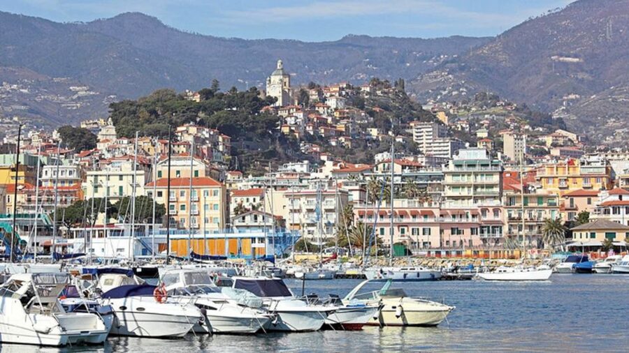 From Nice: Full-Day Italian Market, Menton, & La Turbie Tour - Sanremo: three hours for Italy, shopping, and food