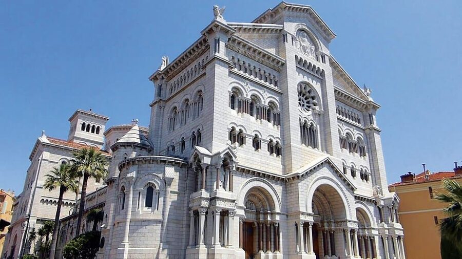 From Nice: half-day to Monaco, Monte-Carlo and Eze - Eze: perfume, stone lanes, and a high perch