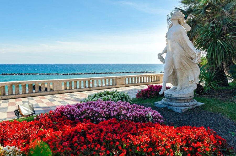 From Nice: Italian Riviera, Monaco, & Monte Carlo Tour - Who should book this day trip?