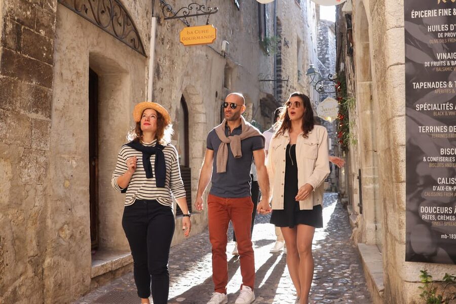 From Nice: Nice Old Town, Cannes and Antibes - Cannes, from the red carpet to Le Suquet