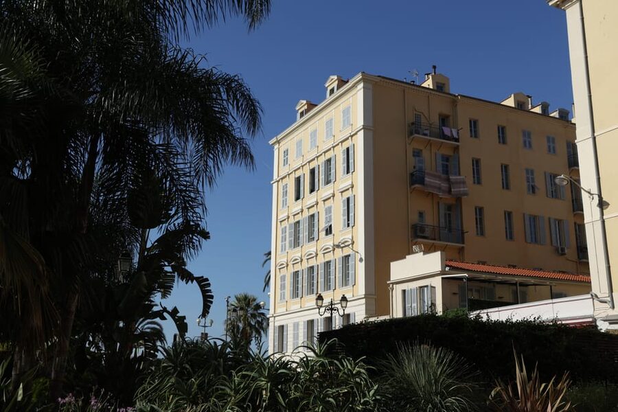 From Nice: Nice Old Town, Cannes and Antibes - Why the small group matters