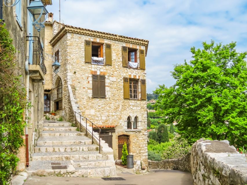 From Nice: Provence and its Medieval Villages Full-Day Tour - The guide and vehicle make the difference