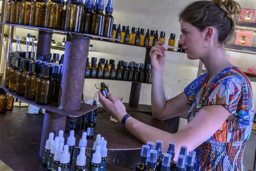 Grasse: 100% natural perfume creation workshop - Starting at Pure Signature in central Grasse