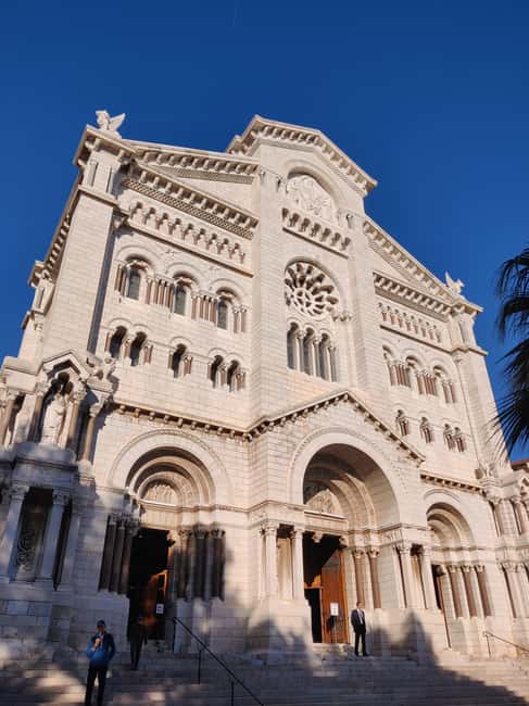 Guided tour of Monaco in 2 hours - Crossing Port Hercule by boat shuttle