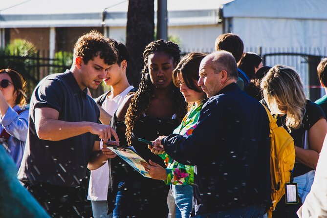 Immersive outdoor escape game in Nice 2h - Meeting Tiffany at the blue chairs