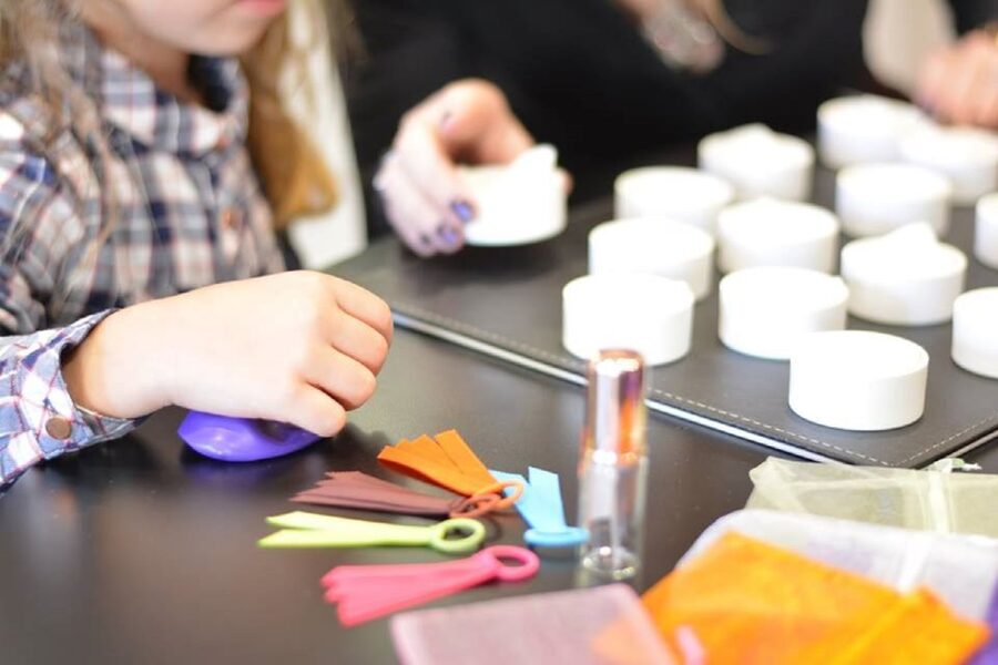Le Petit Parfumeur: Perfume Creation Children in Grasse - Making perfume in Grasse, one small choice at a time