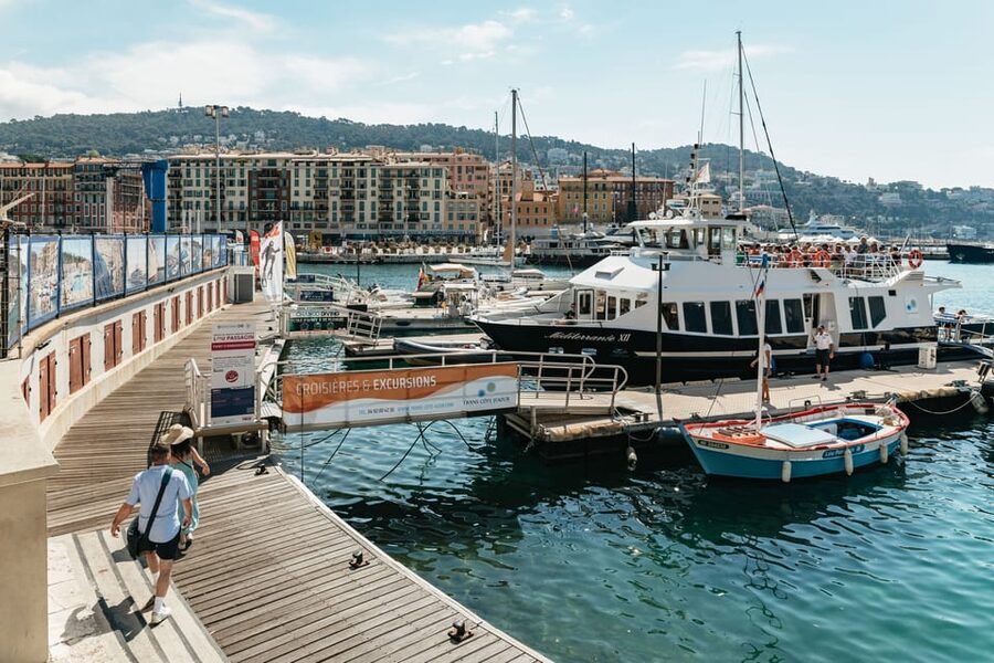 Nice: 1-Hour Sightseeing Cruise to Villefranche Bay - Entering Villefranche-sur-Mer’s deep bay