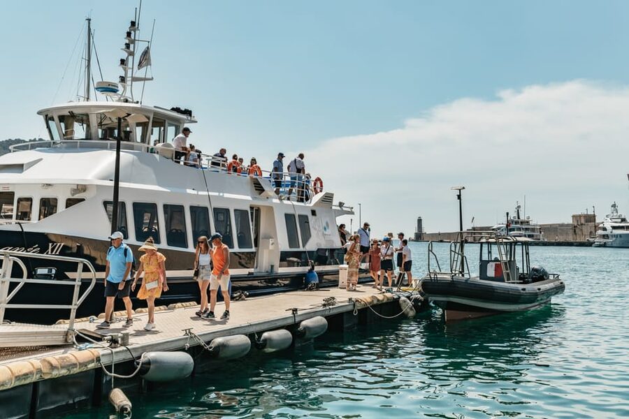Nice: 1-Hour Sightseeing Cruise to Villefranche Bay - Returning along Nice’s famous waterfront