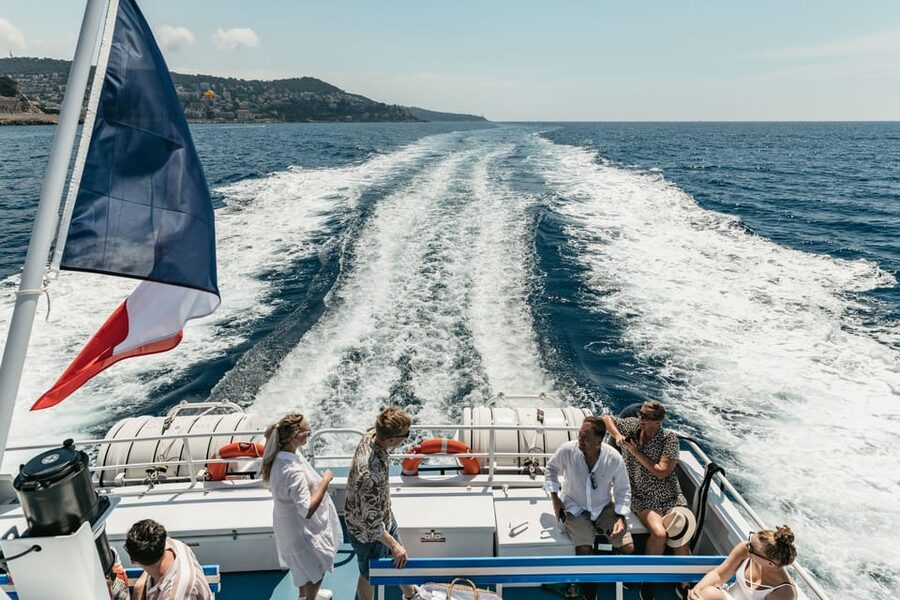 Nice: 1-Hour Sightseeing Cruise to Villefranche Bay - Choosing your seat and handling the weather