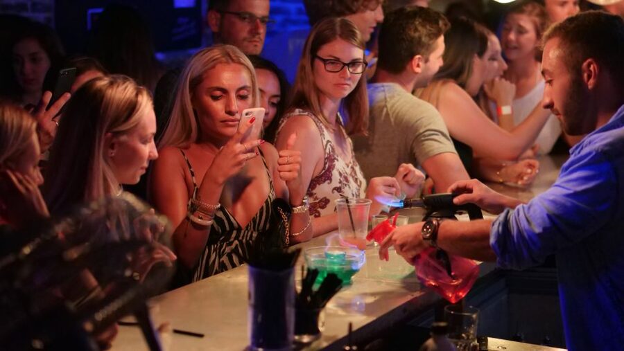 Nice: 4 Bar, 1 Club Riviera Bar Crawl Party with Free Shots - At a glance: what your €11 gets you