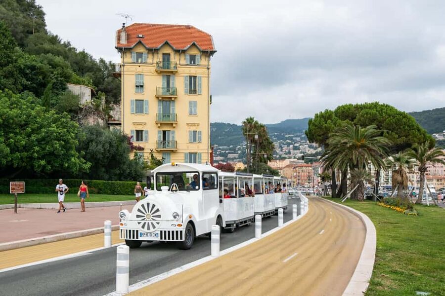 Nice: A gentle ride on a little electric train with a panoramic view - Key points at a glance
