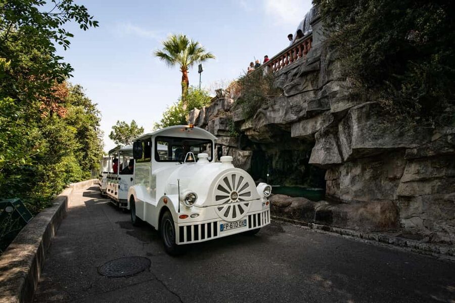 Nice: A gentle ride on a little electric train with a panoramic view - The climb to Castle Hill
