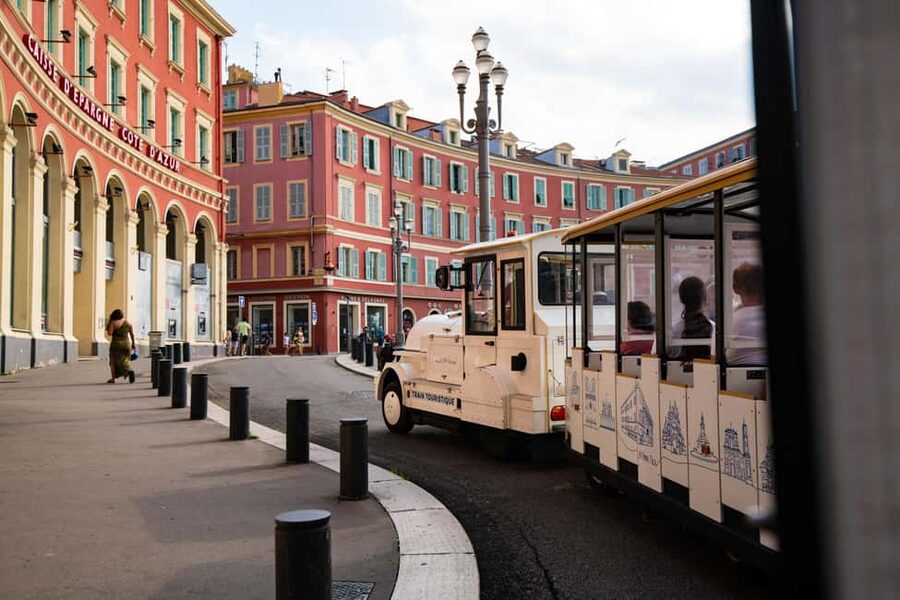 Nice: A gentle ride on a little electric train with a panoramic view - Why the electric train matters
