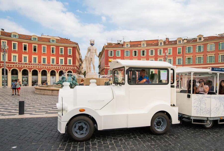 Nice: A gentle ride on a little electric train with a panoramic view - Who will enjoy this ride most?