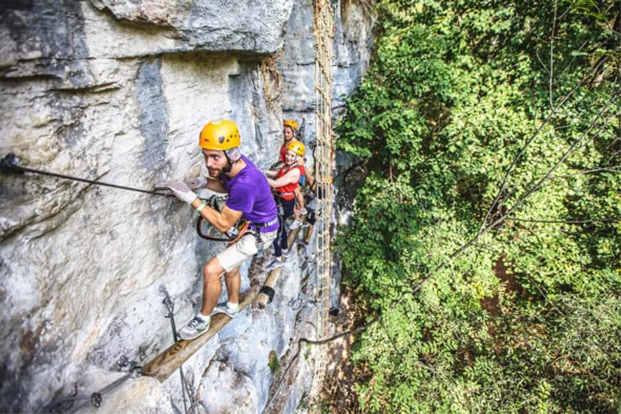 Nice: Adventure park in an exceptional natural setting - Getting fitted for the trees