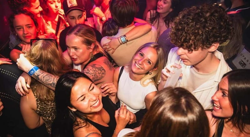 Nice: Bar/Pub Crawl with Free Shots and VIP Entry - Key points at a glance