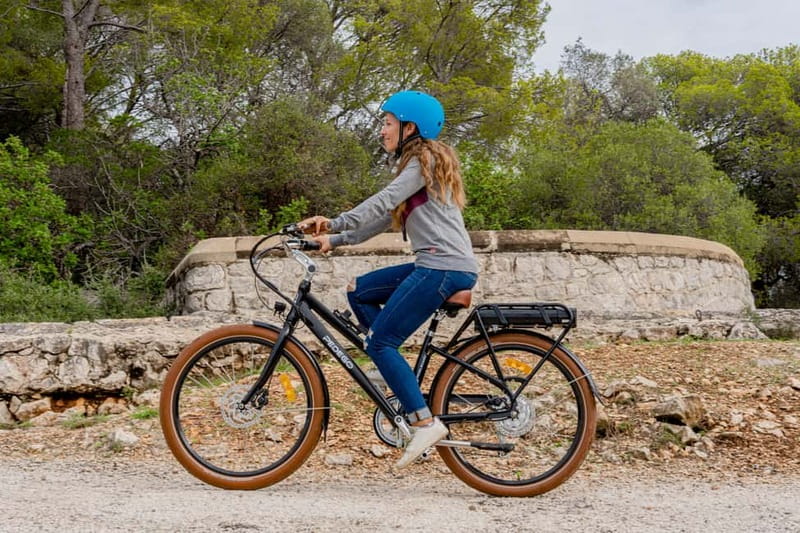 Nice: Bike and E-Bike Rental - Riding toward Villefranche-sur-Mer