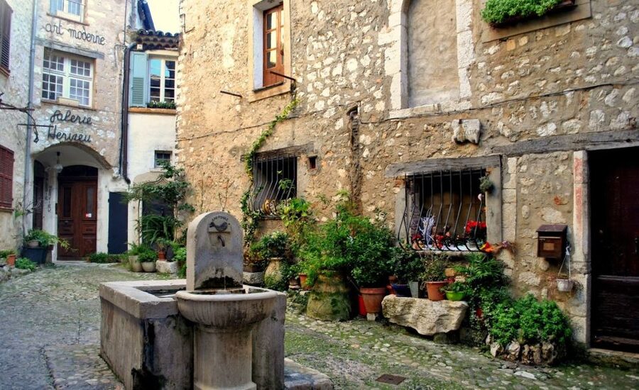 Nice: Cannes, Antibes & St Paul de Vence Half-Day Tour - Leaving Nice with pickup at your hotel