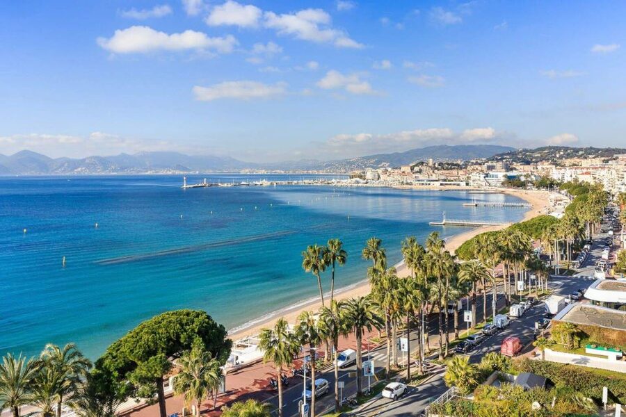 Nice: Cannes, Antibes & St Paul de Vence Half-Day Tour - Walking La Croisette beside beaches and designer shops