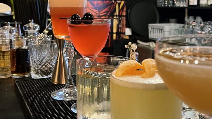 Nice: Cocktail Workshop in a Stylish Bar Lounge in Old Town - What makes the location useful for an evening out