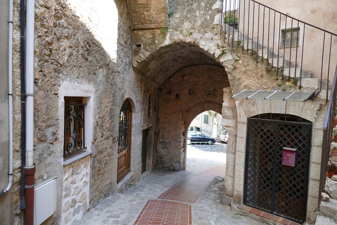 Nice: Italian Market, Eze, and Turbie Tour. - Why the small group and vehicle matter