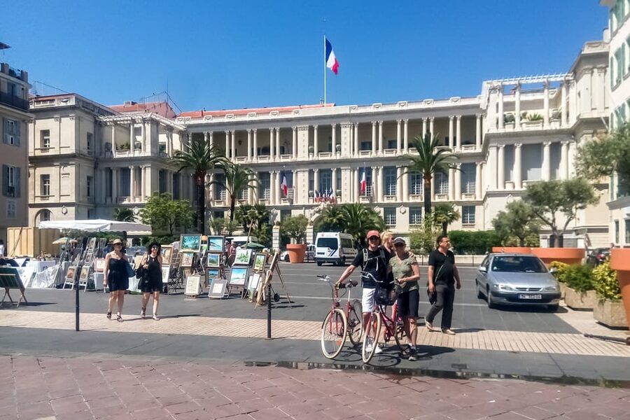 Nice: Old Town Treasures and Castle Hill Walking Tour - Meeting at Castel Plage and the seafront