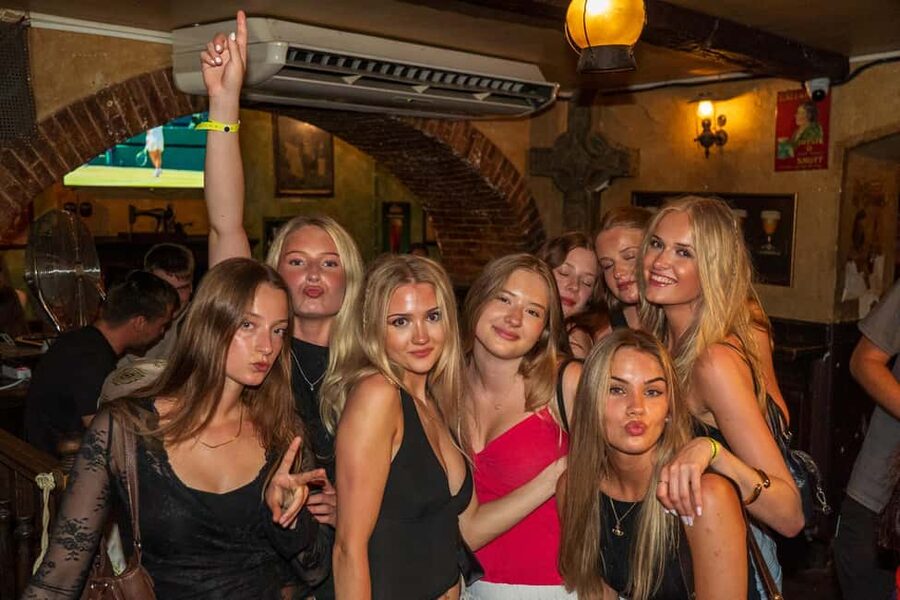 Nice: Party Bar Crawl with Club VIP, 6 Shots, and Games - Practical clothing and safety advice