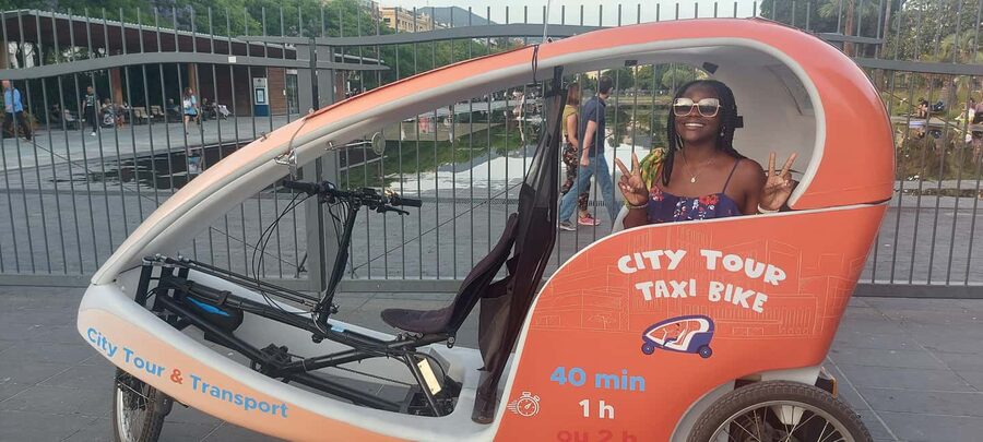 Nice : Visite privé 1H en Vélotaxi avec un guide local. - Port of Nice and Place Garibaldi