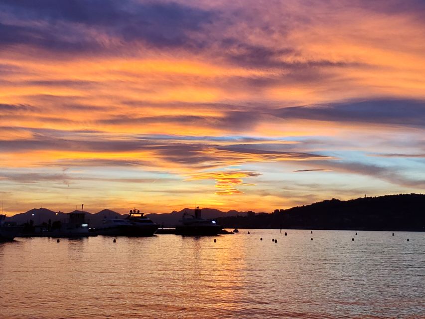 Private catamaran trip in the Bay of Juan les Pins at sunset - Seeing the villas and Hotel du Cap-Eden-Roc