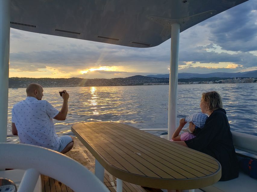 Private catamaran trip in the Bay of Juan les Pins at sunset - Watching the yachts and sunset colors